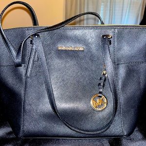 Michael Kors Jet Set Large Saffiano Leather Top-Zip Tote Bag